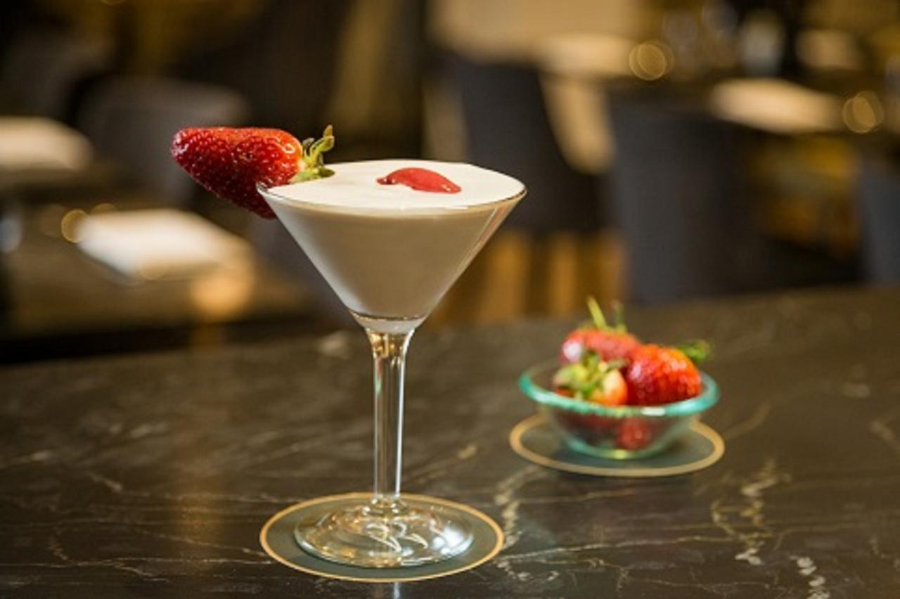 Fable Auckland, Mgallery Kültér fotó A strawberry martini