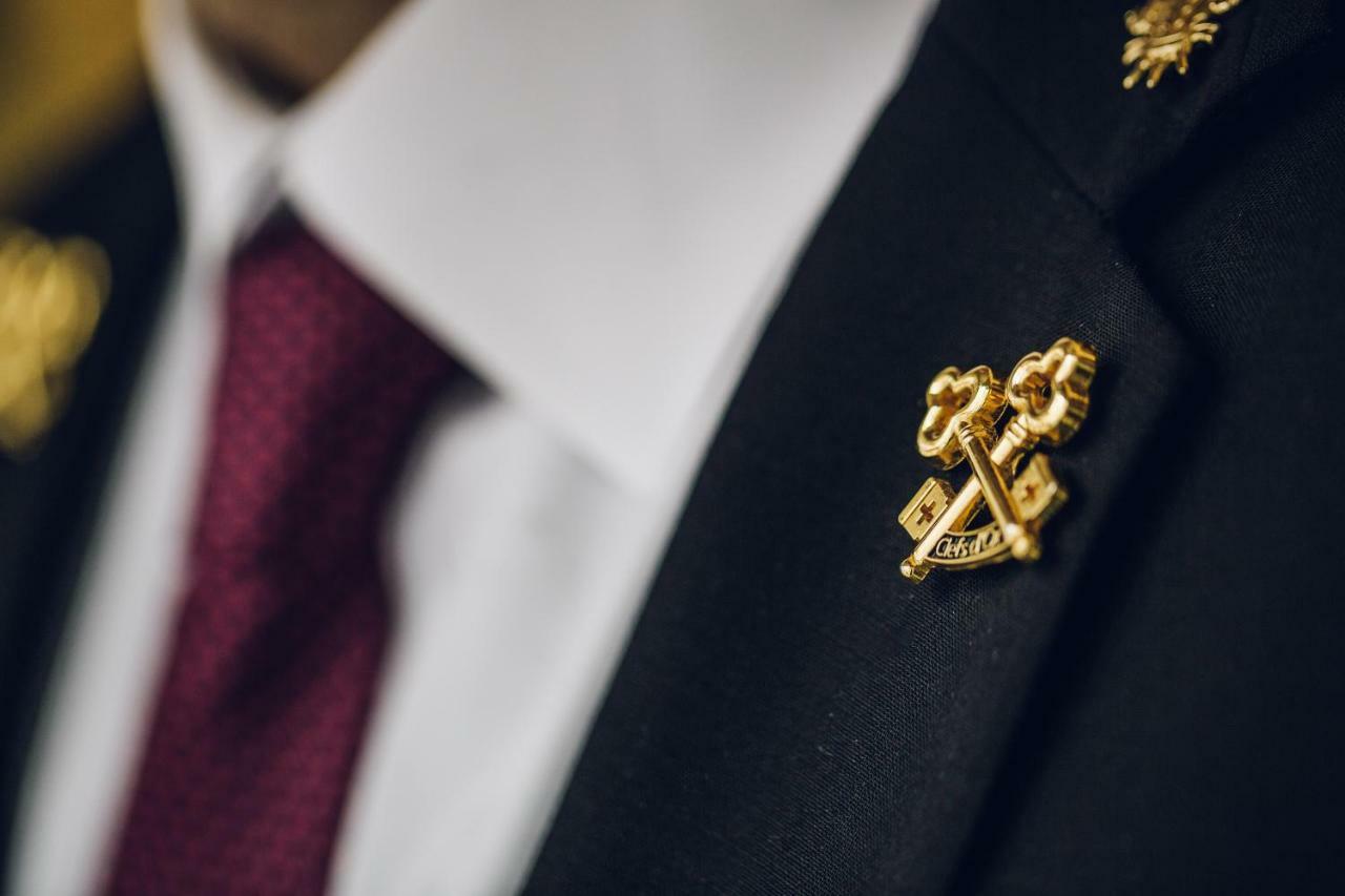 Fable Auckland, Mgallery Kültér fotó A lapel pin